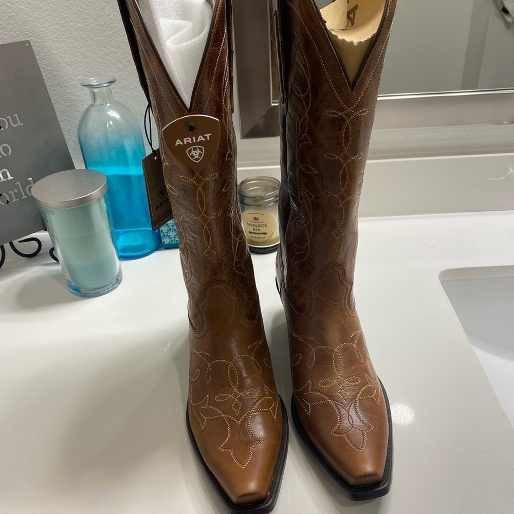 Ariat women’s Heritage D Toe boots